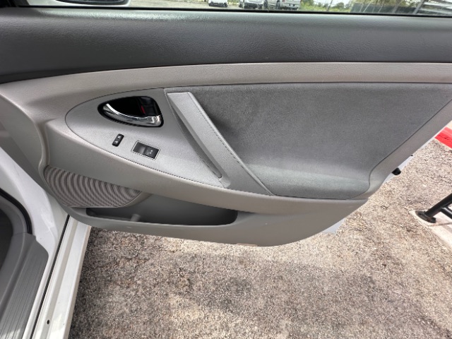 2010 Toyota Camry LE 6-Spd AT