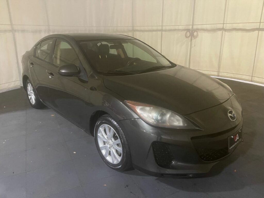 2012 Mazda MAZDA3 i Touring 4-Door