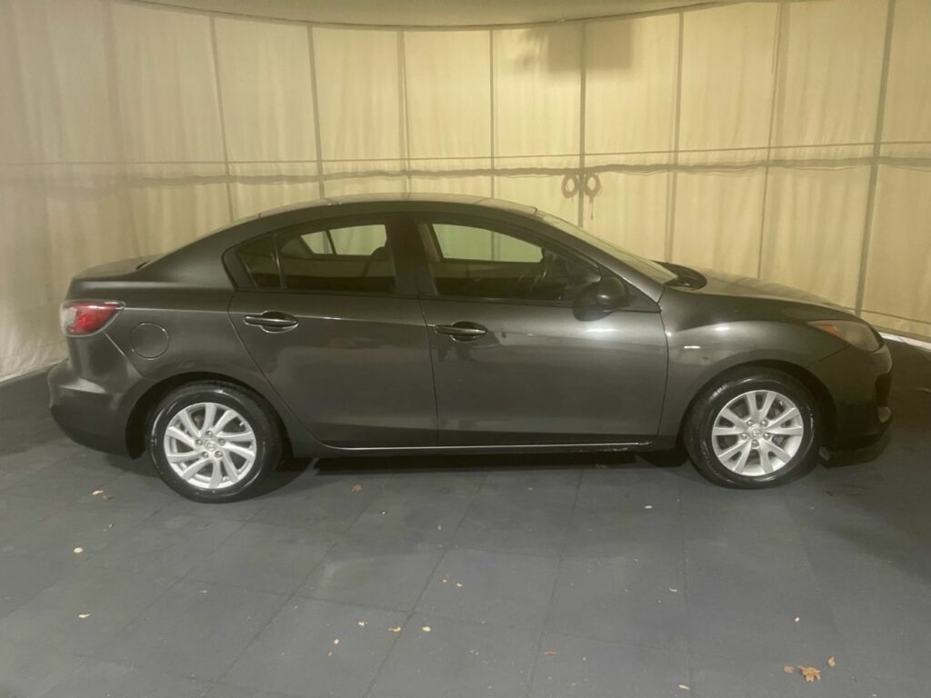 2012 Mazda MAZDA3 i Touring 4-Door
