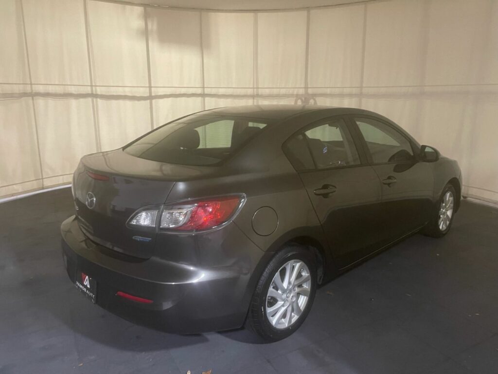 2012 Mazda MAZDA3 i Touring 4-Door