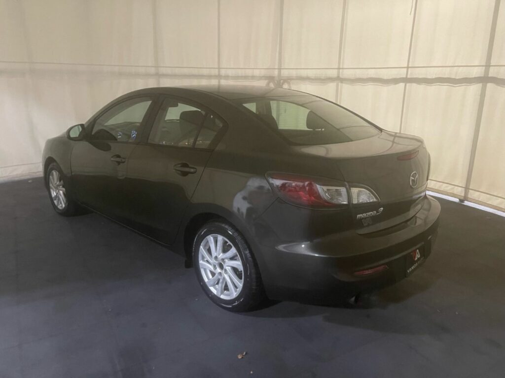 2012 Mazda MAZDA3 i Touring 4-Door